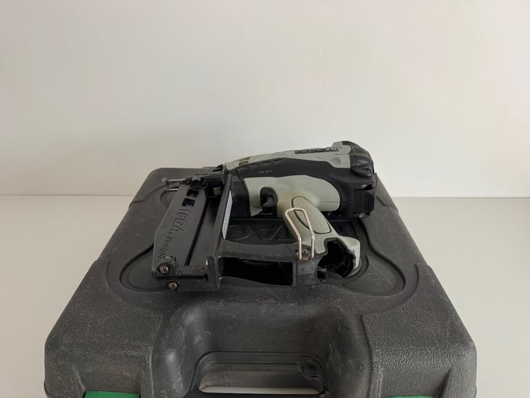 Refurbed Serviced Hitachi Koki NT65GS 2nd Fix Nail Gun Gas Finishing Straight Nailer