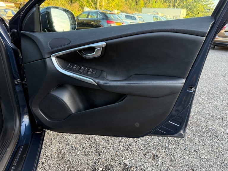 2014 Volvo V40 D2 SE Lux Nav 5dr , No VAT HATCHBACK Diesel Manual