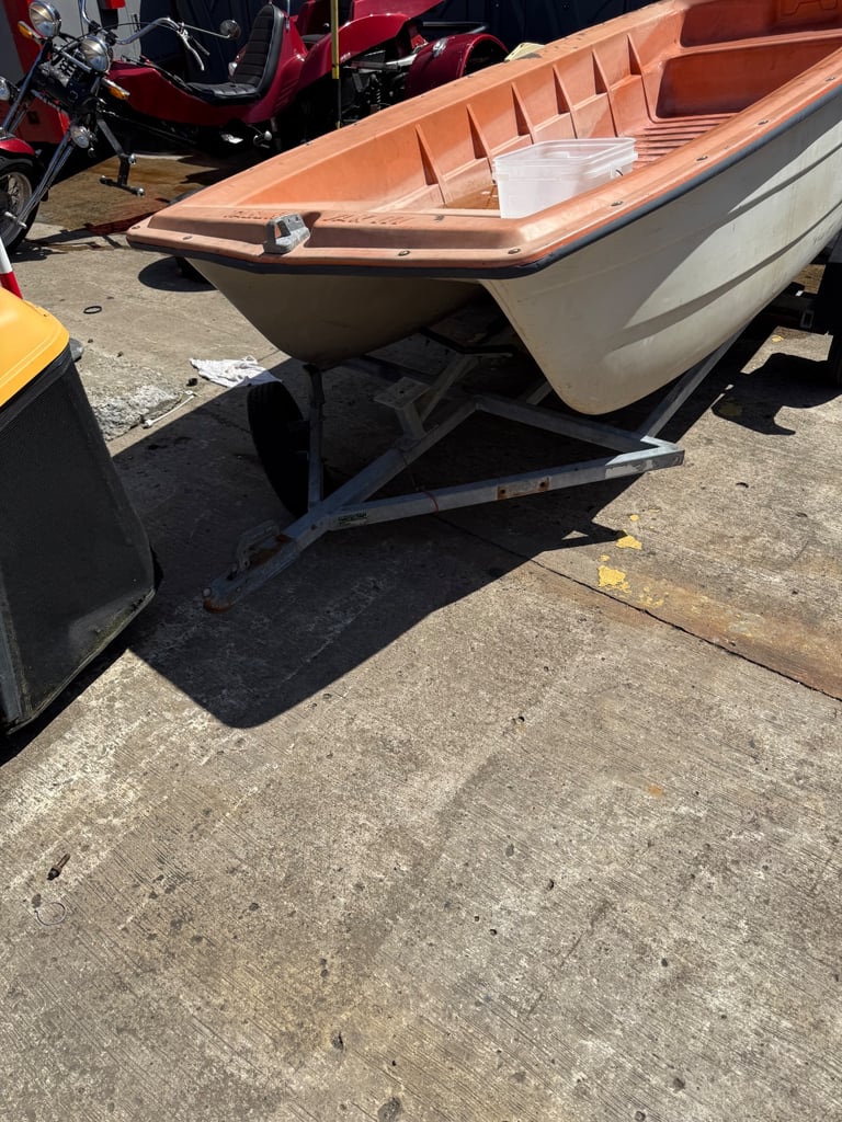 Tabur Yak 111 boat and trailer 