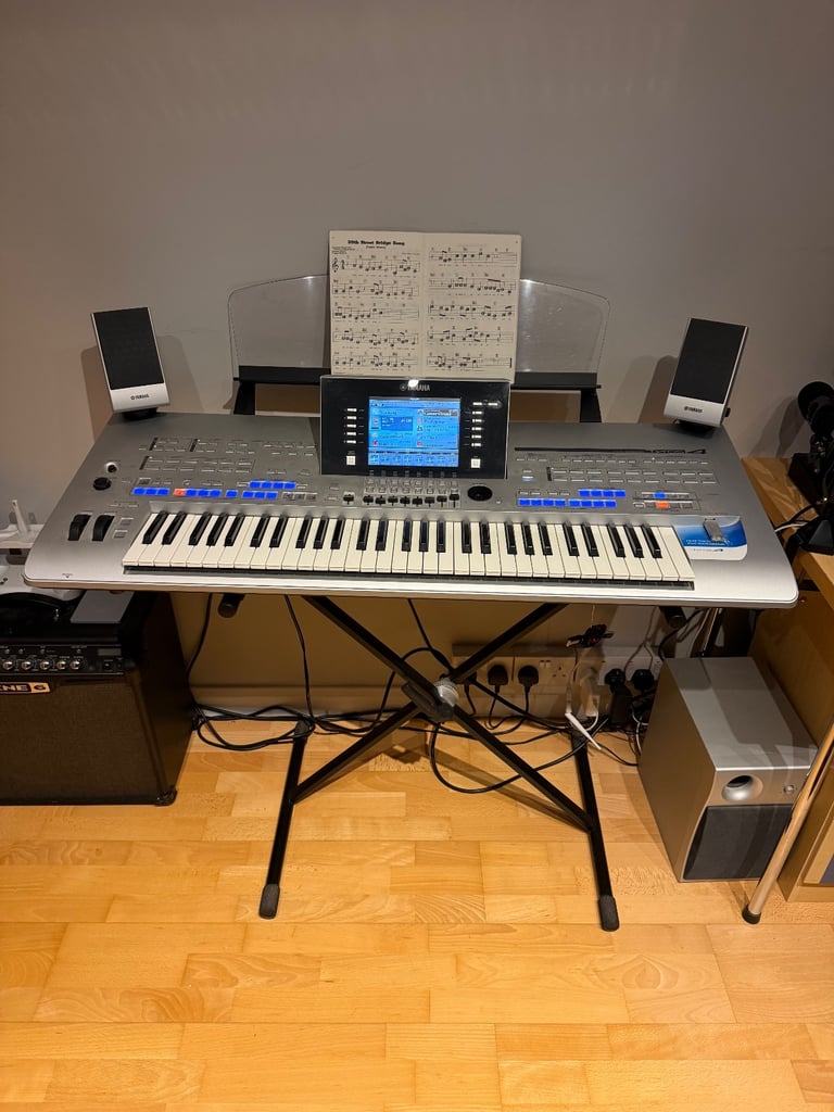 Yamaha Tyros 4 + Keyboard Stand