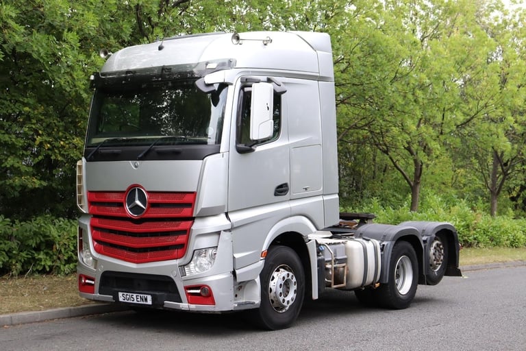 MERCEDES ACTROS 2548 STREAMSPACE 6X2 REARLIFT TRACTOR (2015)