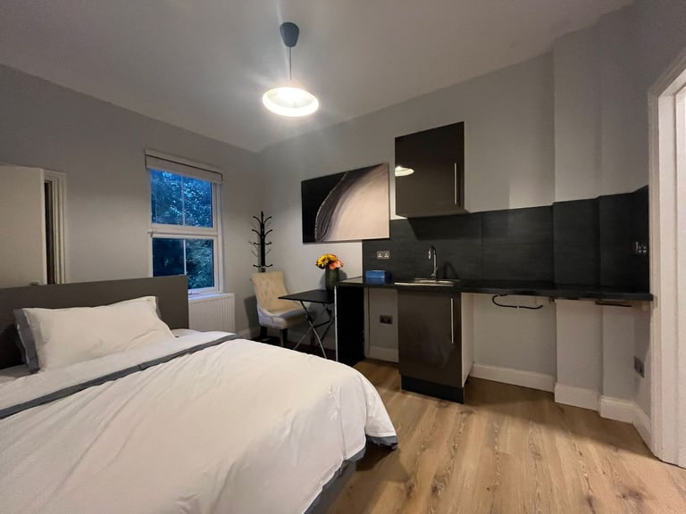 Self-contained studio flat in Willesden - DSS Welcome