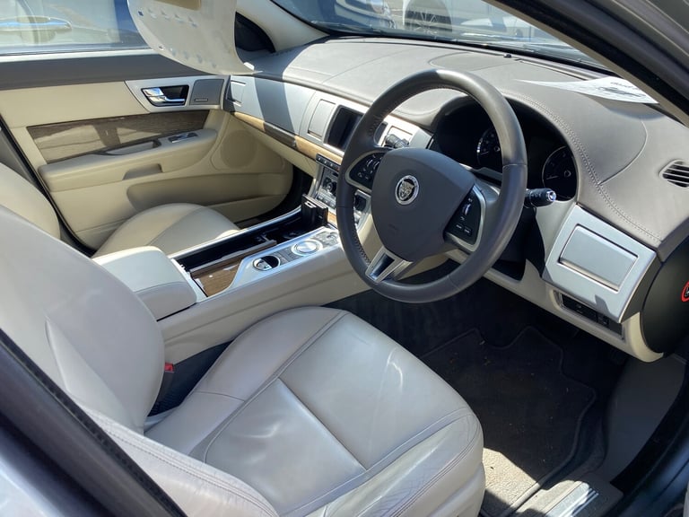 2013 Jaguar XF 3.0d V6 Premium Luxury 4dr Auto Diesel