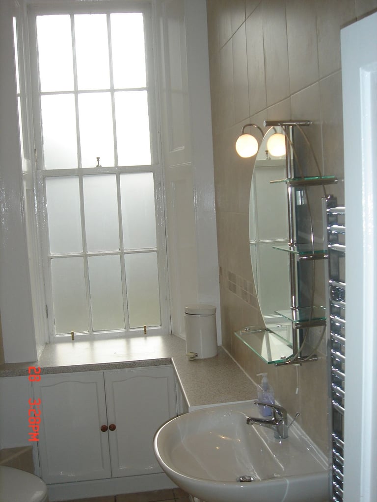 CITY CENTER LUXUARY DOUBLE ROOM ALL BILLS INCLUDED NEAR PRINCESS STREET 