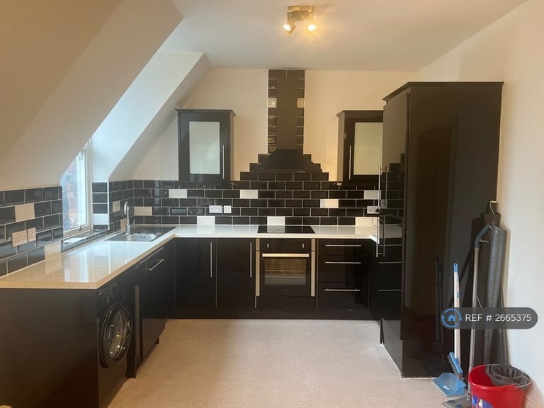 2 bedroom flat in Elmsley Road, Liverpool, L18 (2 bed) (#2665375)