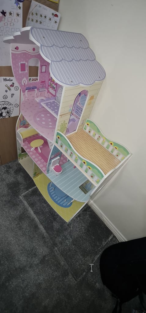 Barbi play house with furniture