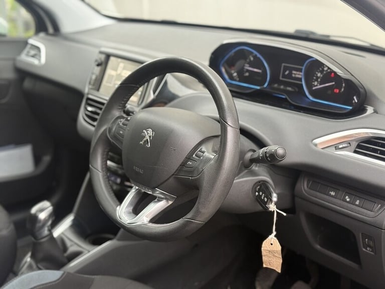 2013 Peugeot 208 1.2 VTi Intuitive Hatchback 5dr Petrol Manual Euro 5 (82 ps) Hatchback Petrol Ma...