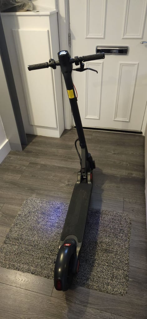 Electric Scooter 350W Great condition - Black & Foldable