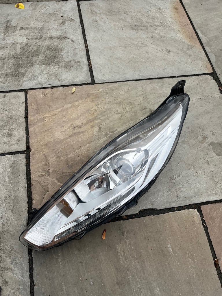image for Ford fiesta mk7 drl passenger headlight bargain only £20