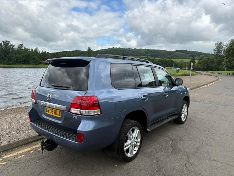 Toyota Land Cruiser v8