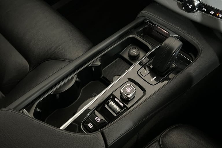 2020 69 VOLVO XC90 2.0 B5 MHEV MOMENTUM SUV 5DR DIESEL HYBRID AUTO 4WD EURO 6 (S