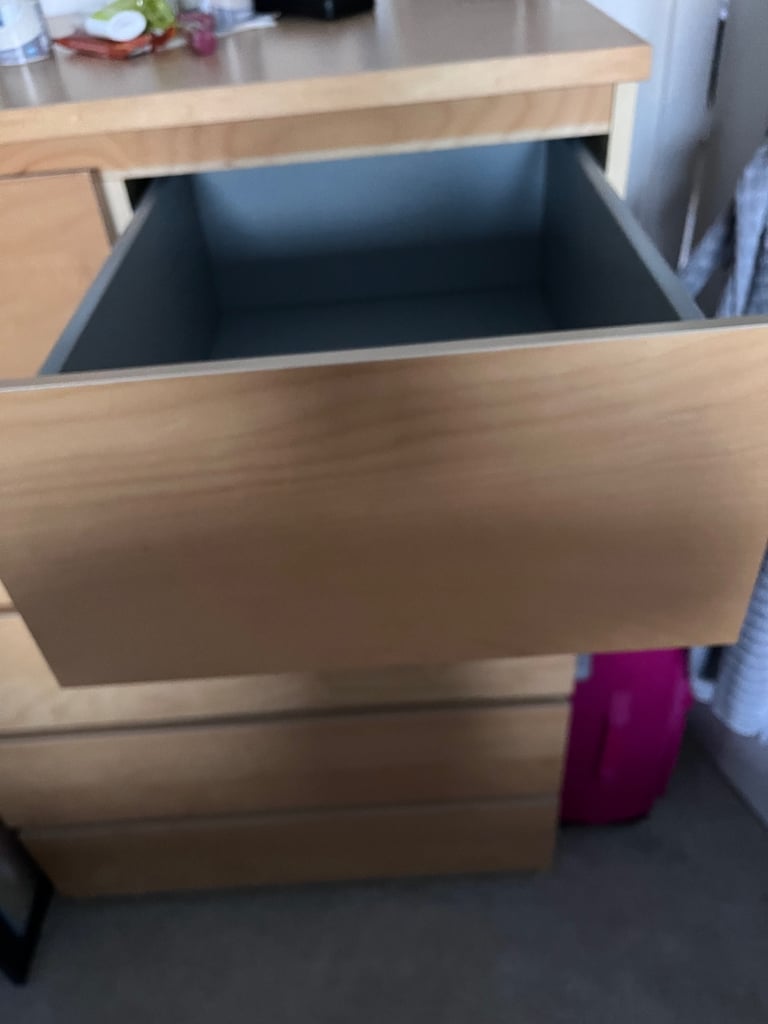 Free IKEA Malm chest of drawers