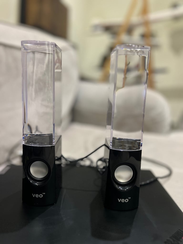 Speakers water dancing 