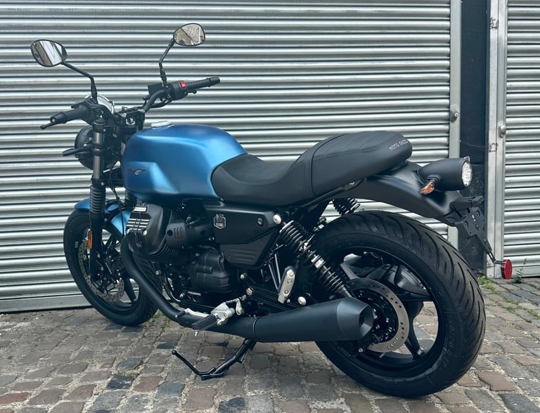 Moto Guzzi V7 Stone E5+ Blu Profondo In Stock Now