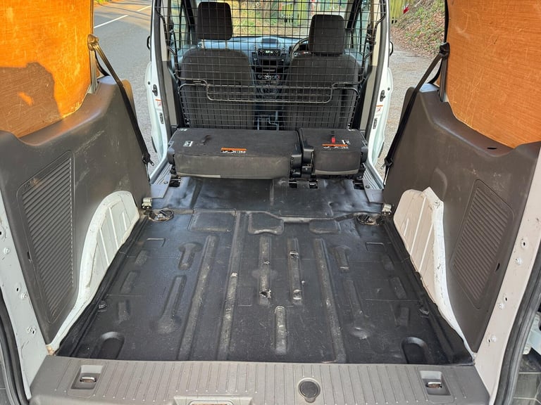 Ford Transit Connect 5 Seat Crewvan, Kombi .A/C, MSRT alloys, EU6