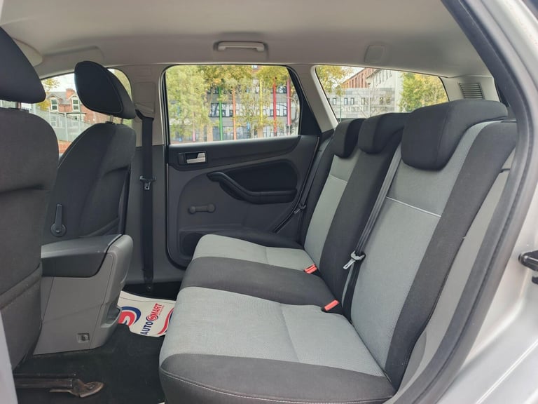 2010 Ford Focus 1.6 Zetec 5dr ESTATE Petrol Automatic