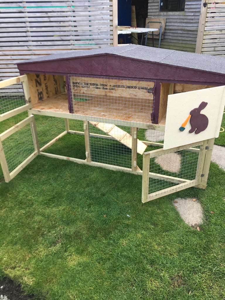 Rabbit/Guinea pig hutch large 1.7m