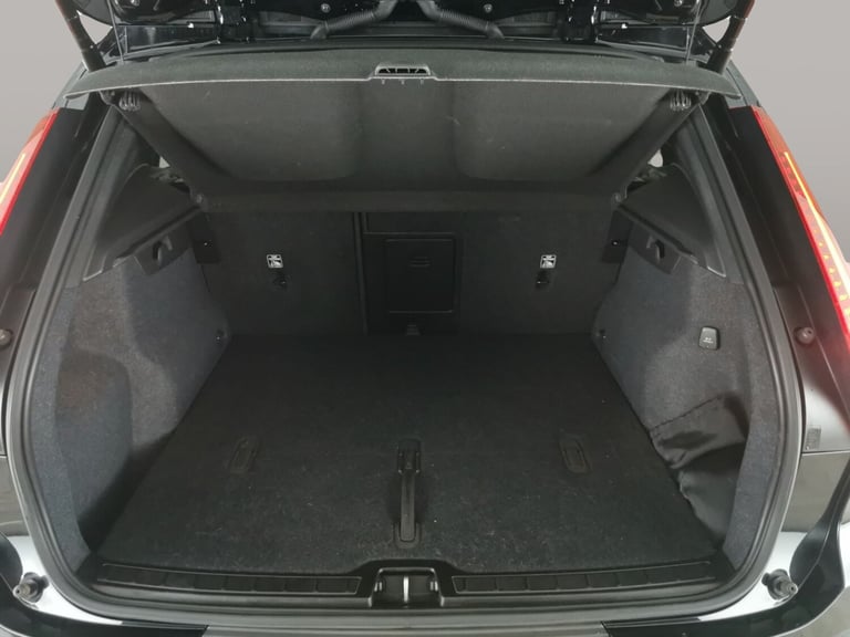 2022 Volvo XC40 2.0 B3P Plus Dark 5dr Auto ESTATE PETROL Automatic