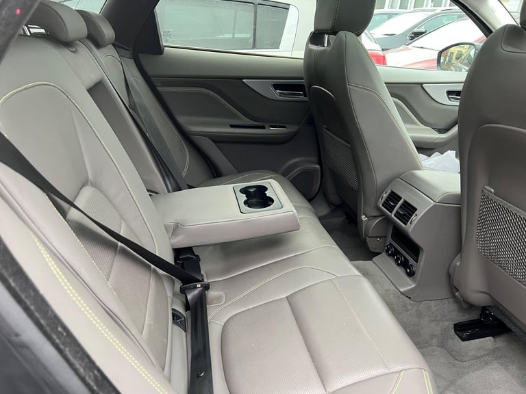  Jaguar F-Pace 2.0 D240 R-Sport Auto AWD Euro 6 (s/s) 5dr Diesel Automatic