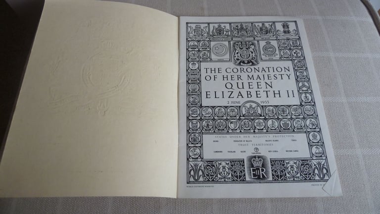 Selection of vintage and modern Royal Family memorabilia books and brochures