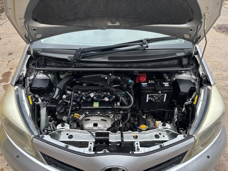 2013 Toyota Vitz 1.3 Petrol Hatchback – White – Low Miles – New MOT (09/26/2026)