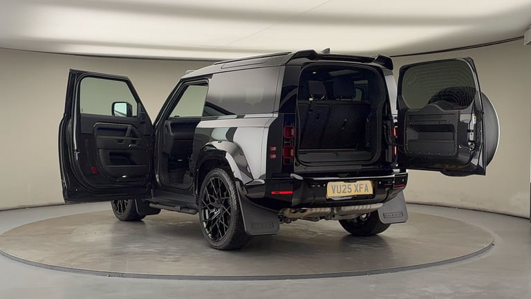 2025 Land Rover Defender 3.0 D250 X-Dynamic SE 90 3dr Auto ESTATE DIESEL Automatic