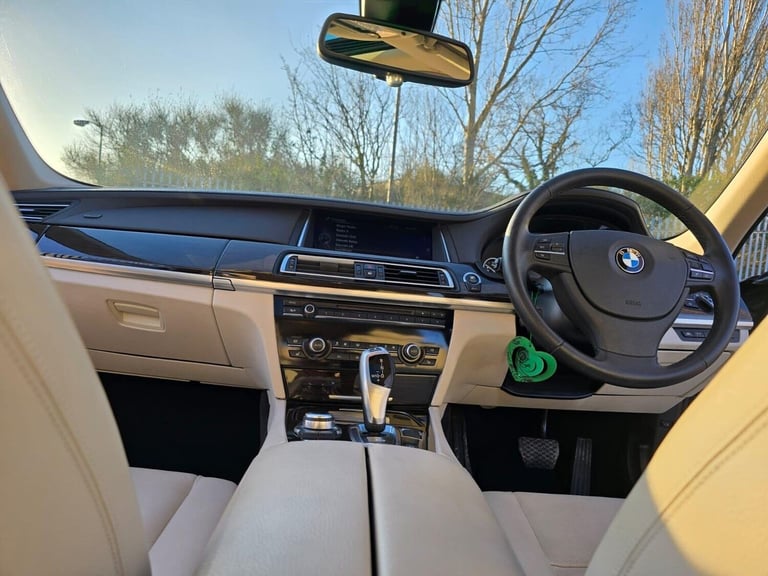 2013 BMW 7 Series 4.4 750Li V8 SE Auto Euro 5 (s/s) 4dr Saloon Petrol Automatic