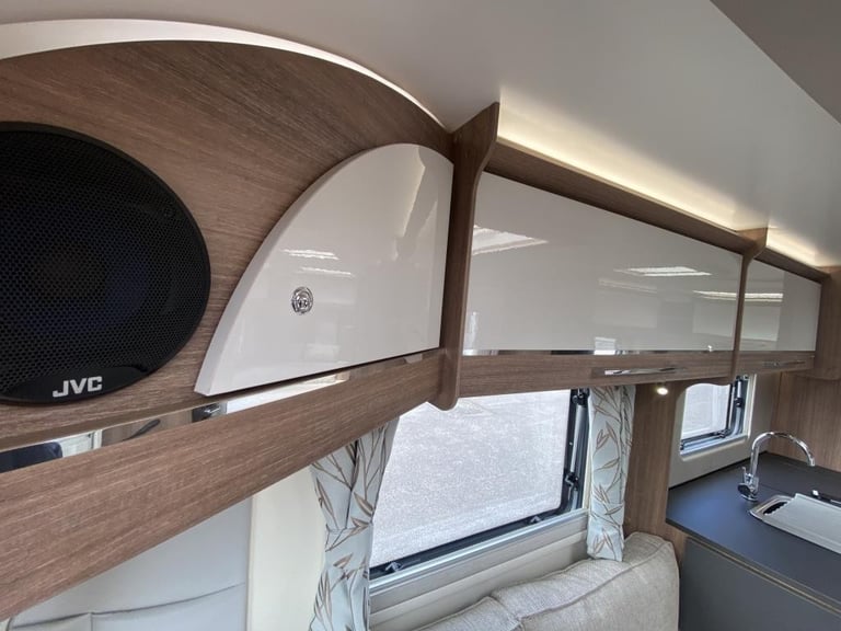 2018 BAILEY UNICORN VALENCIA 4 BERTH TOURING CARAVAN