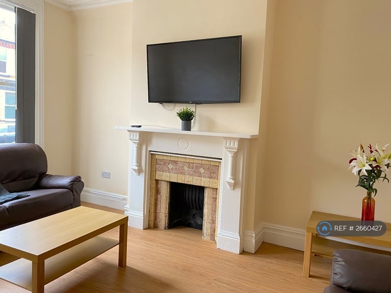 8 bedroom house in Hawarden Avenue, Liverpool, L17 (8 bed) (#2660427)