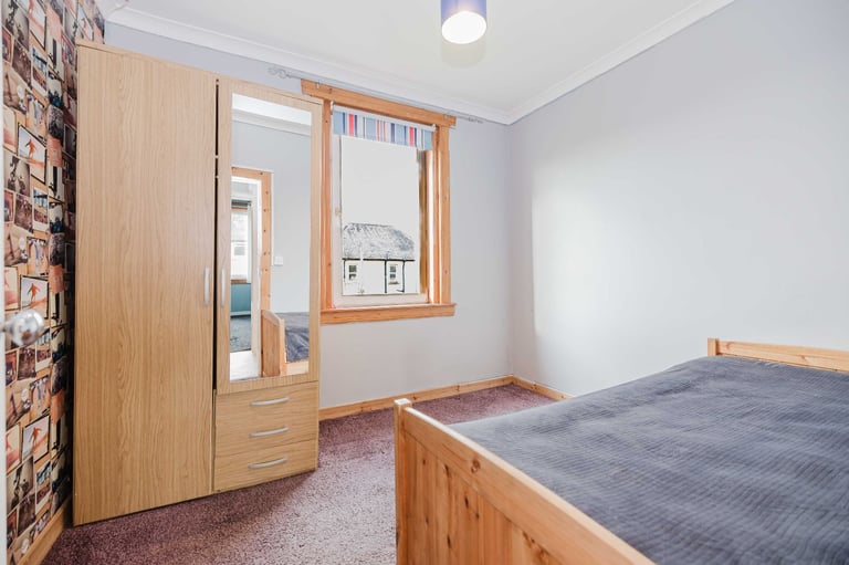 Desirable, 2 bed, 1st floor furnished flat with private garden, in Corstorphine – available soon!