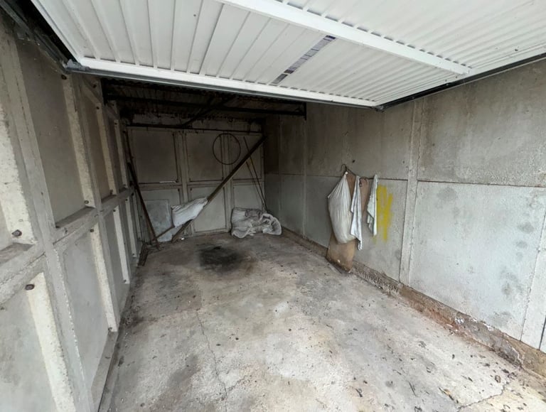 Garage 1 for sale
