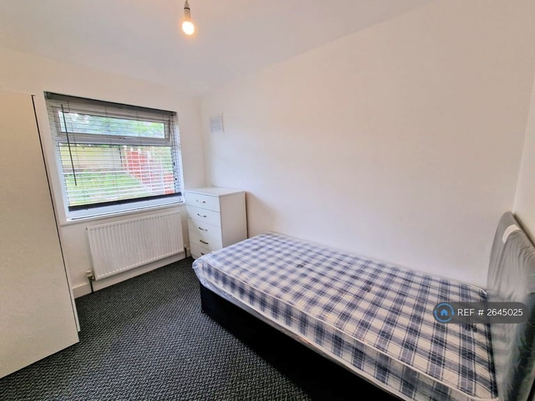 3 bedroom house in Aylesbury Crescent, Birmingham, B44 (3 bed) (#2645025)