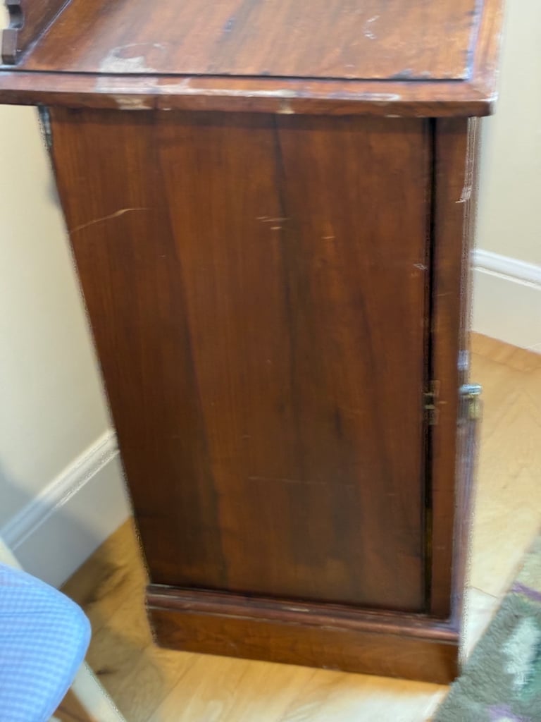Hall / side / diningroom cupboard 