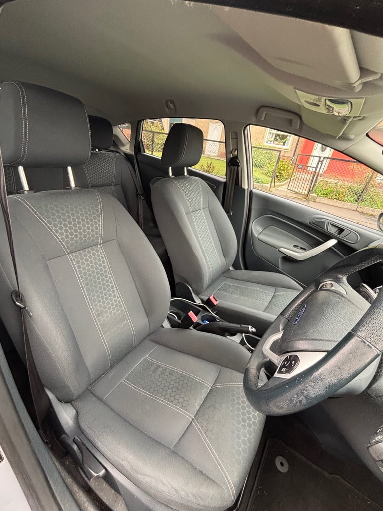 Ford, FIESTA, Hatchback, 2011, Manual, 1560 (cc), 5 doors