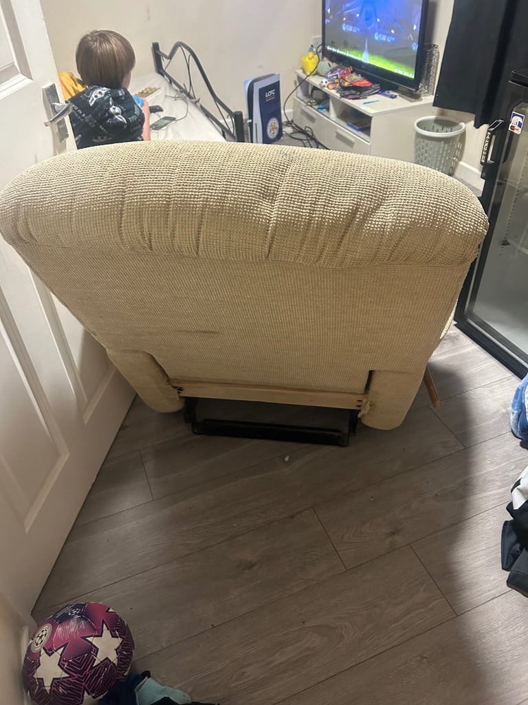 Recliner chair 