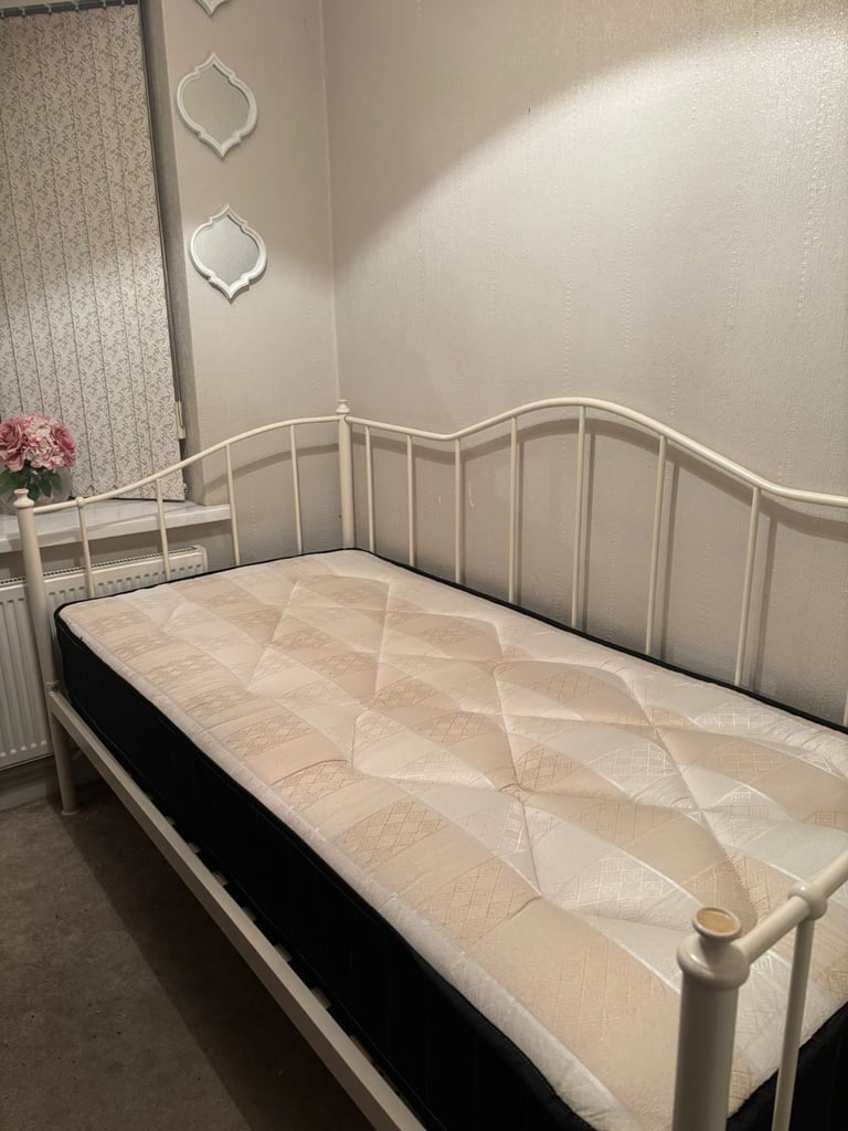 Single bed with mattress 