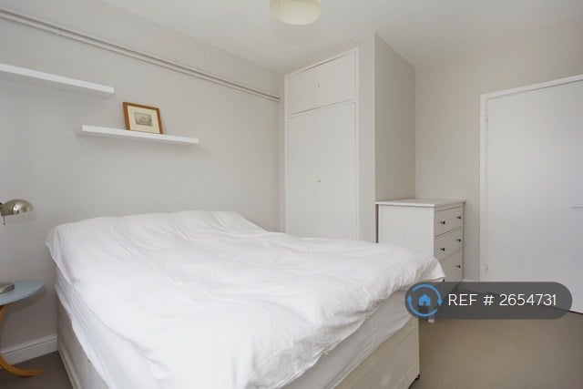 2 bedroom flat in Dan Bryant House, London, SW12 (2 bed) (#2654731)