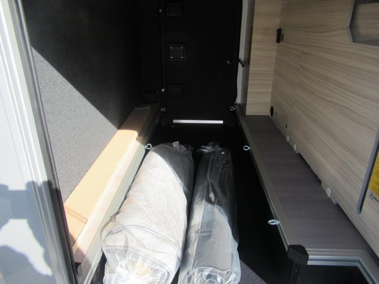 Adria Compact Supreme SL 2.2 Diesel 140BHP Automatic