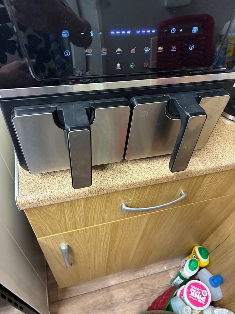 image for Week old air fryer big 9 litre double dual no offer 