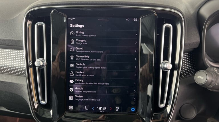 2021 Volvo XC40 P8 Recharge First Edition AWD Pure Electric(Panroof, Harman Kardon, Towbar) Estat...