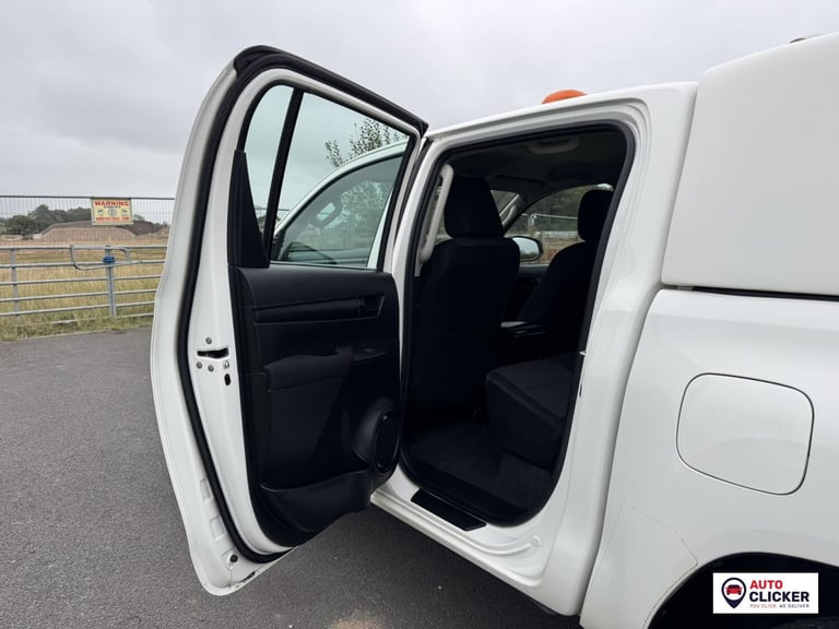 2020 Toyota Hilux 2.4 D-4D Active Pickup Extended Cab 4dr Diesel Manual 4WD Euro 6 (3.5t) (15 Pic...