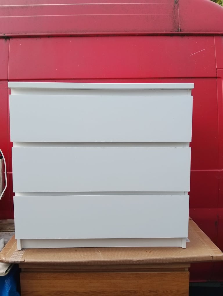 Chest of 3 large deep white drawers in very good condition allround 