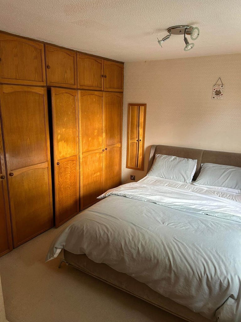 It's a shared flat with common key facilities (Shower, Toilet and Kitchen) TW4 7BX.