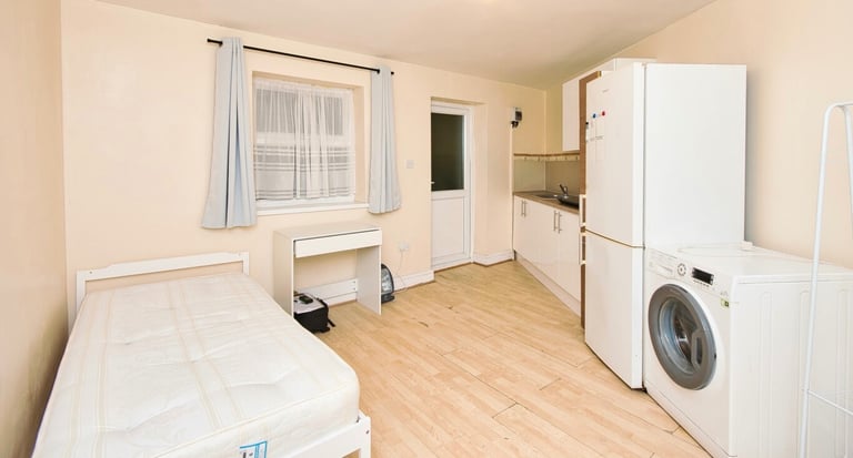 Studio To Let - ITs NOW LET 
