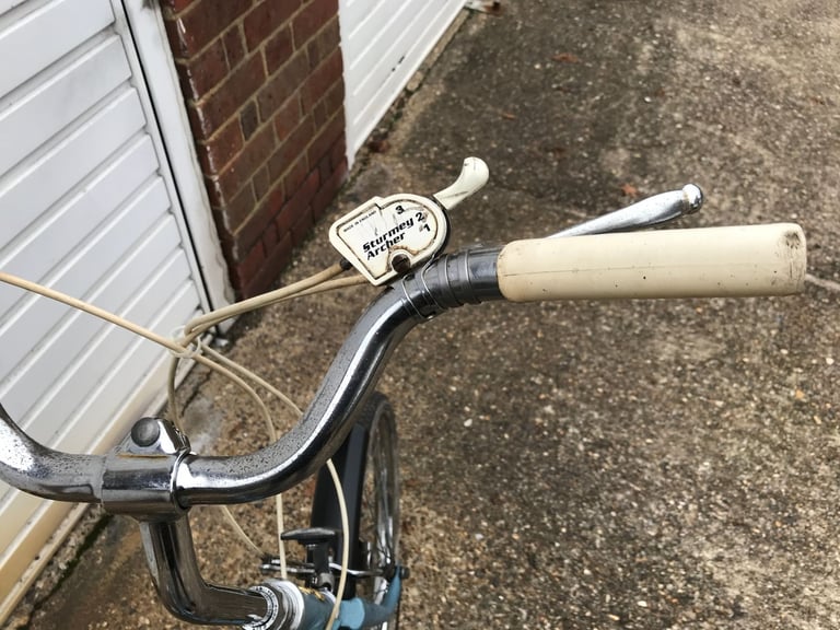 MAN OR LADYS BIKE RETRO SHABBY CHIC 20in wheels 3 gears  serviced  £70