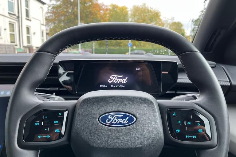 2024 Ford Explorer PREMIUM | Heads up Display | Panoramic Roof | Heated Seats/Wheel | Adaptive Es...