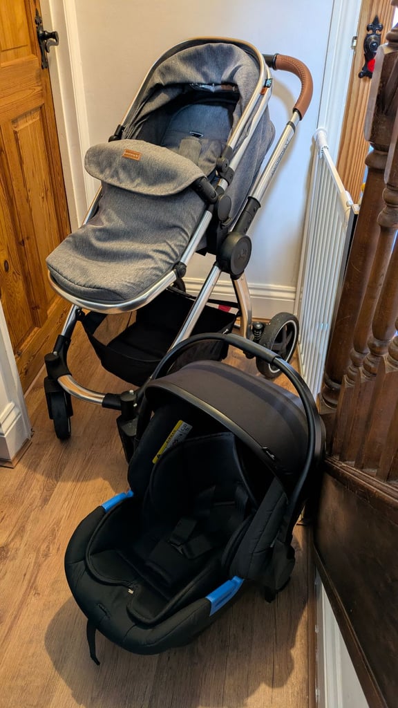 image for Babylo Panorama XT Pram and Car Seat