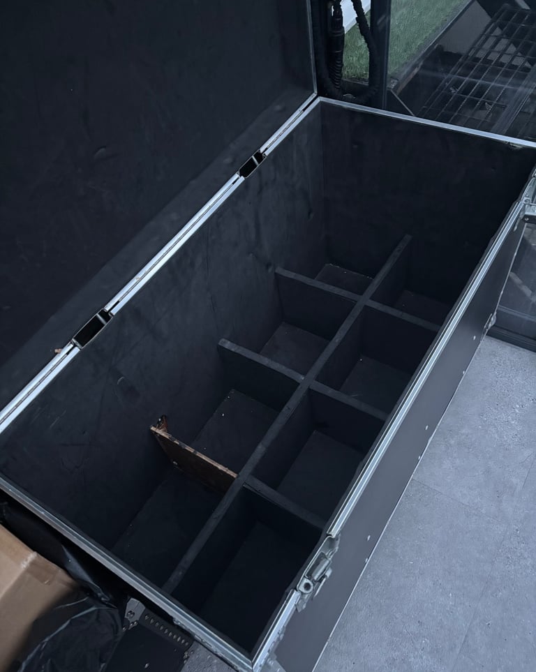 image for Large flight case on wheels 