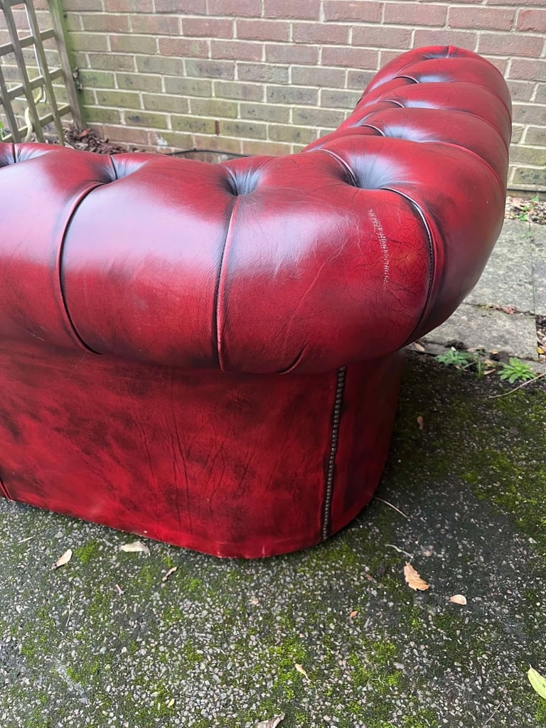 Stunning Oxblood Red Leather Chesterfield 2-Seater Club Sofa