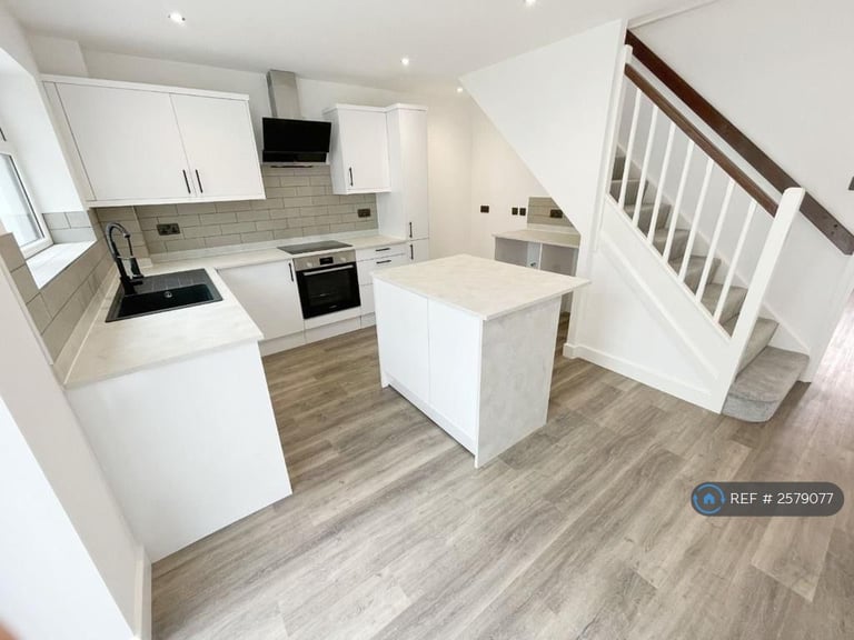 3 bedroom house in Rillington Gardens, Milton Keynes, MK4 (3 bed) (#2579077)